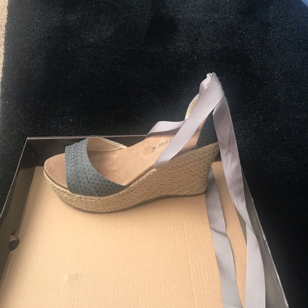 Shoes - Picture 3 of 3